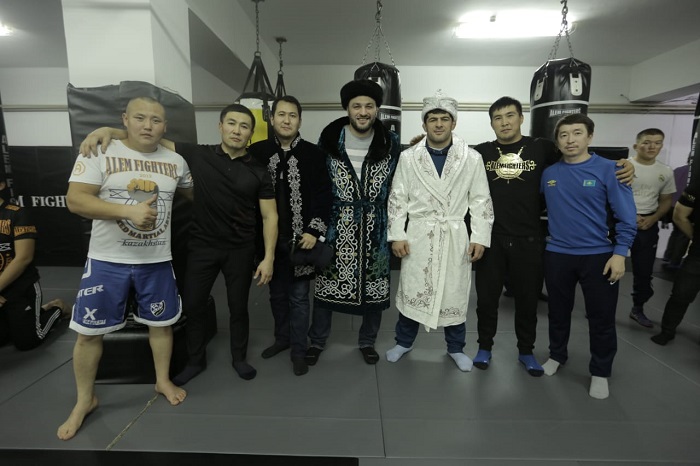 Еркін күрестен  олимпиада чемпионы Х.Гацалов «Әлем Файтерсте» қонақта болды