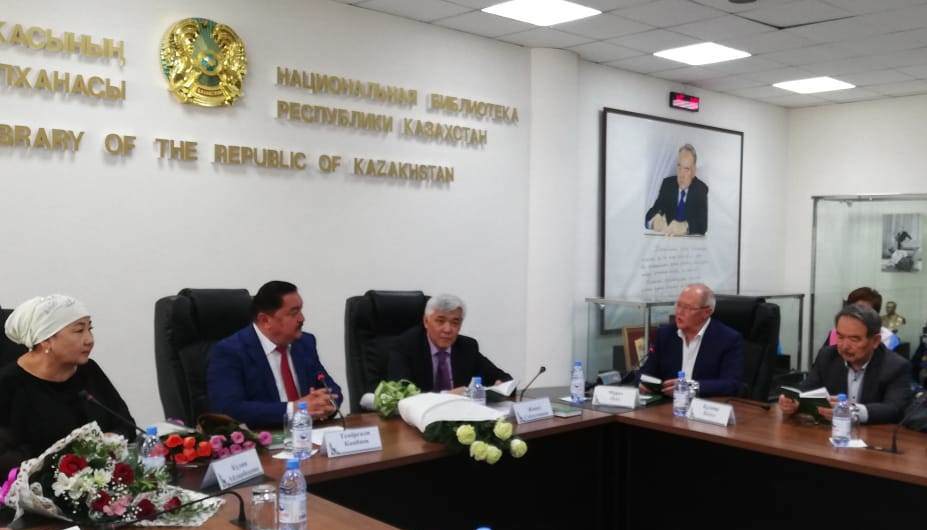 Алматыда Күлия Айдарбекованың «Әкеге құрмет» кітабы  таныстырылды