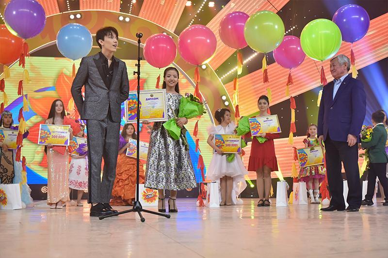 Ақтөбелік қыз Димаш Құдайбергеннің Лондондағы концертіне қатысады