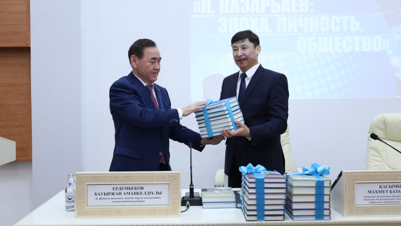 Елбасы кітапханасы ақтөбелік жоғары оқу орнына 350-ден аса кітап тарту етті