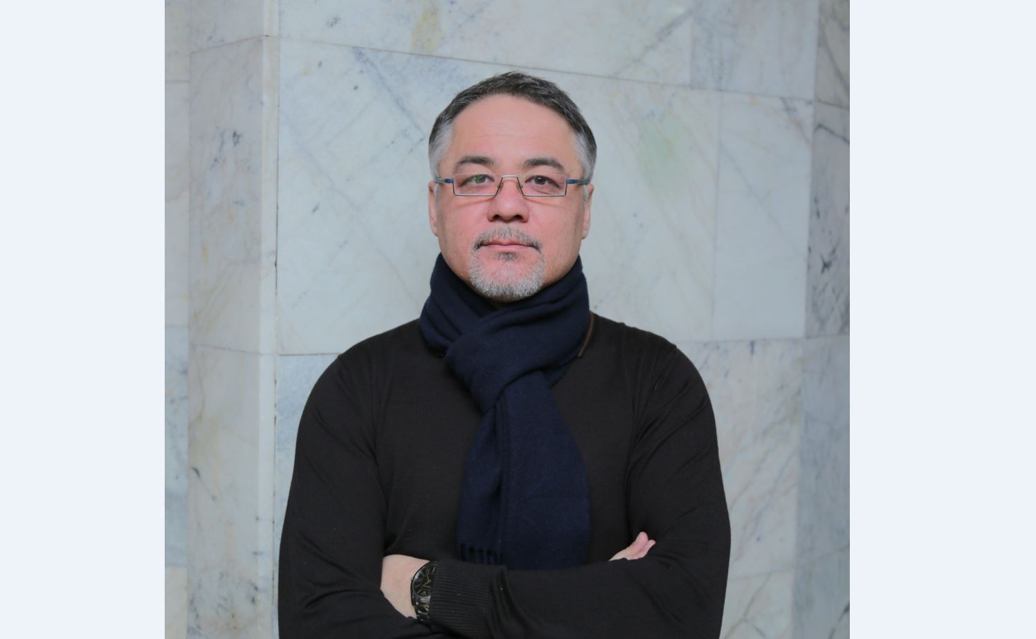 Алматыда белгілі сахна суретшісі Мұрат Сапаровтың көрмесі өтті