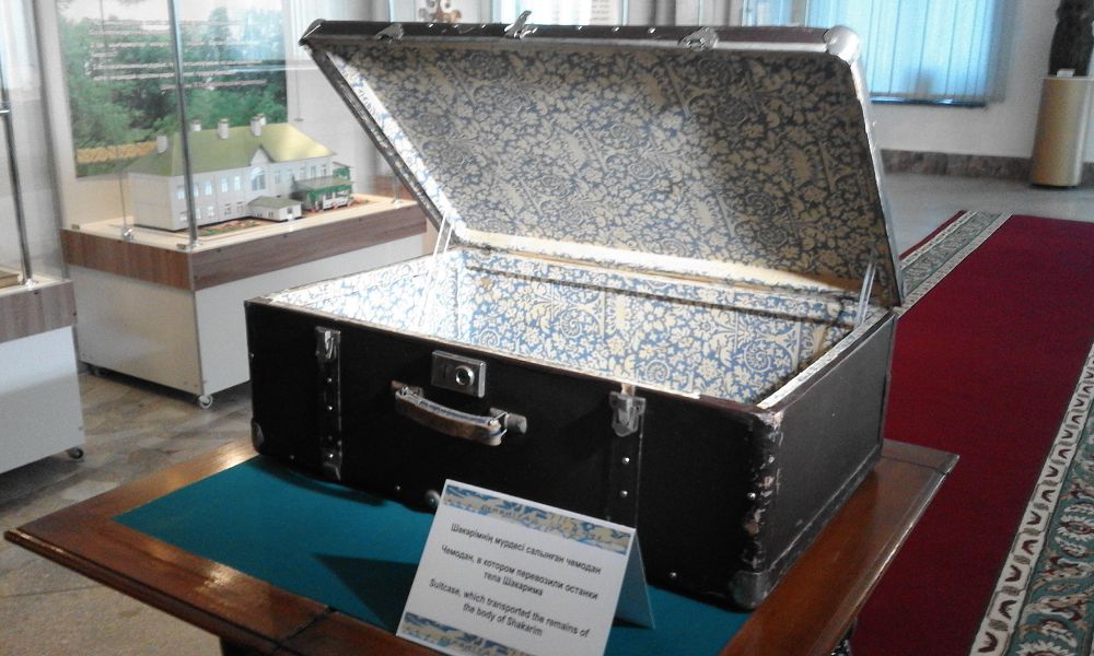 Шәкәрімнің сүйегі салынған шабадан