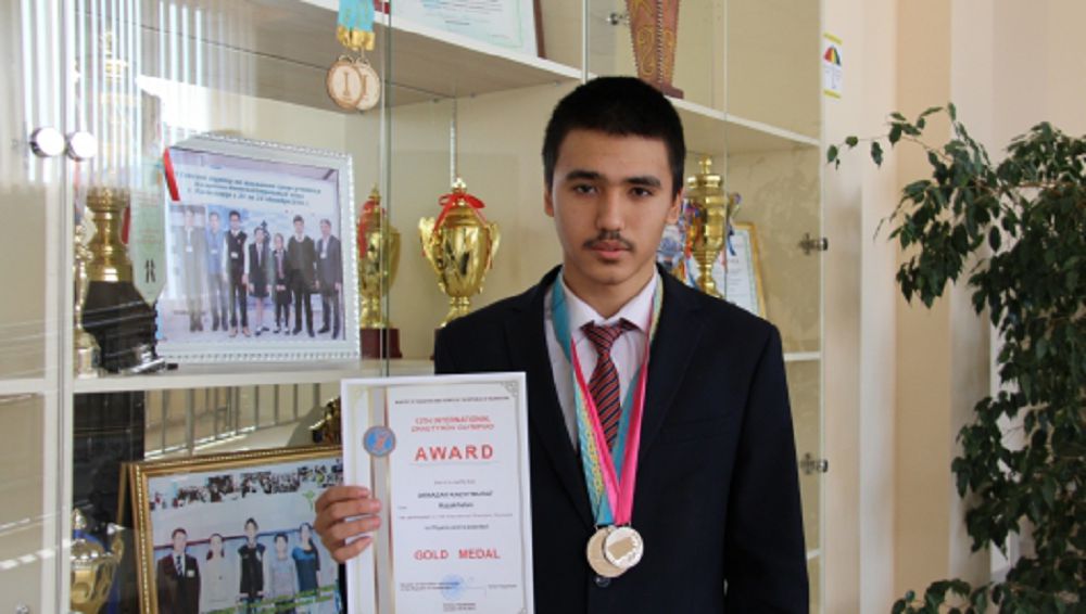 SAT Subject Test-тен ең жоғары ұпай еншілеген Ақназар