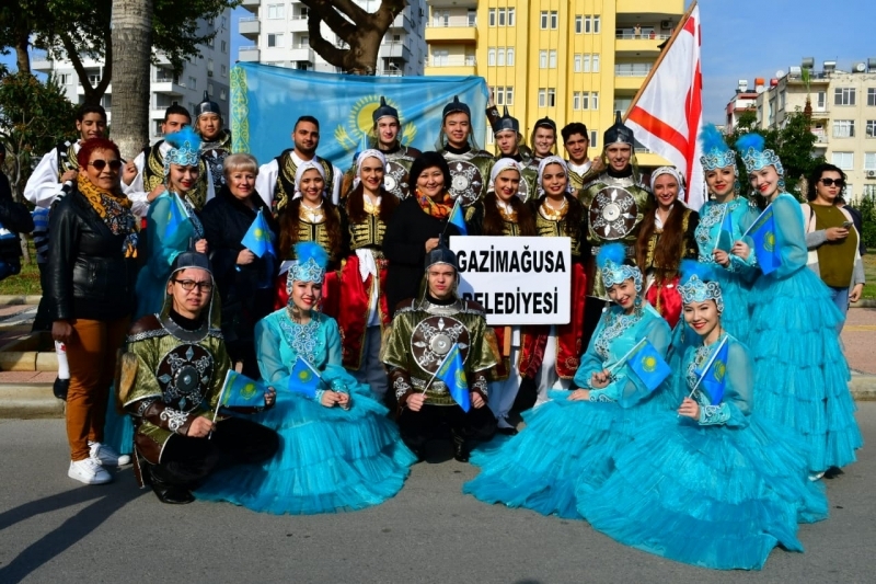 Қарағандының өнерлі өрендері Түркияда көк туды желбіретті