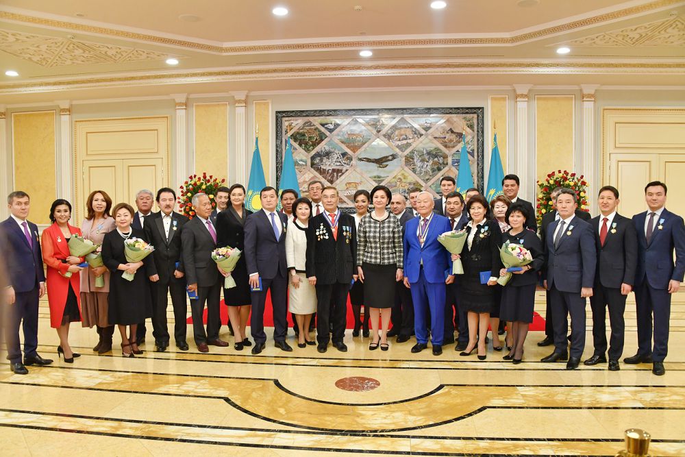 Г.Әбдіқалықова мемлекеттік наградалар табыстады