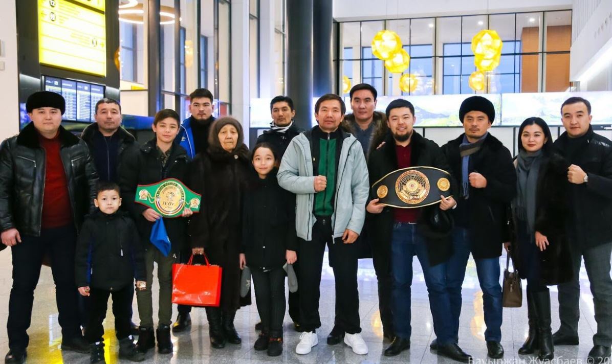 Ибрагим Ескендір көк туды бокста желбіретті