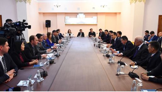 Бақытжан Сағынтаев жас ғалымдармен Қазақстанда ғылымды дамыту келешегін талқылады