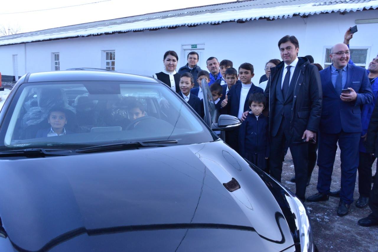 Шымкенттік балалар үйінің тәрбиеленушілері Назарбаевтың мейріміне бөленді