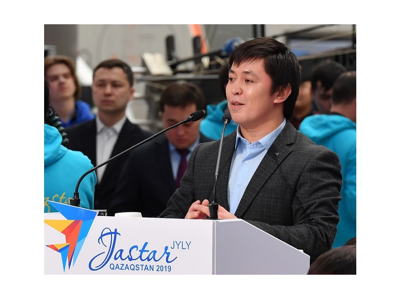 Әдебиет академиясы қандай мәселені шешеді?