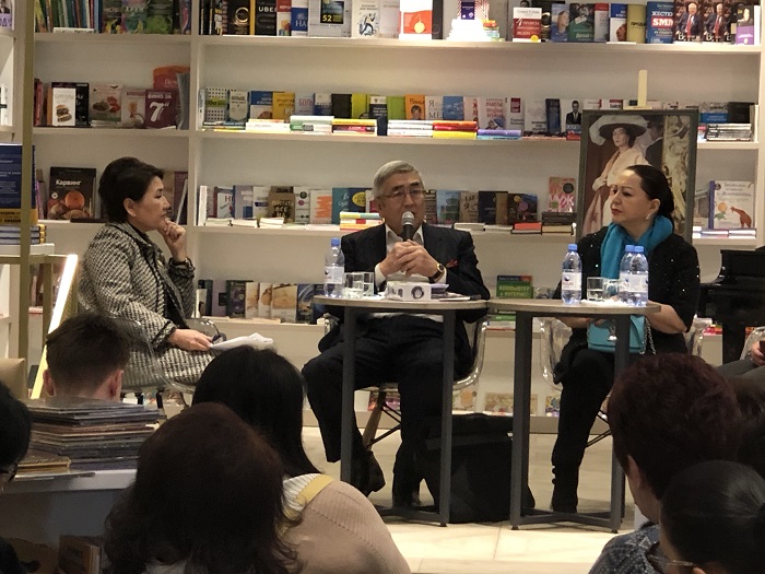 Алматыға «Муза DIOR. Алла Ильчунның тарихы. Қазақтан шығып, сән  әлемін мойындатқан» кітабының авторы келді