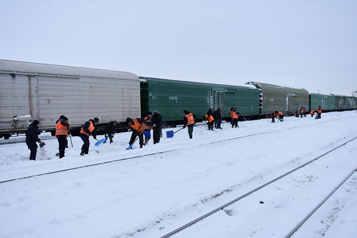 Астана теміржолдарынан 100 мың текше метр қар тазартылды