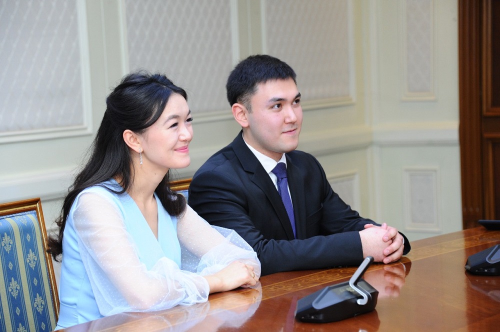 Нұрсұлтан Назарбаев астаналық жас жұбайларды неке қию рәсімімен құттықтады