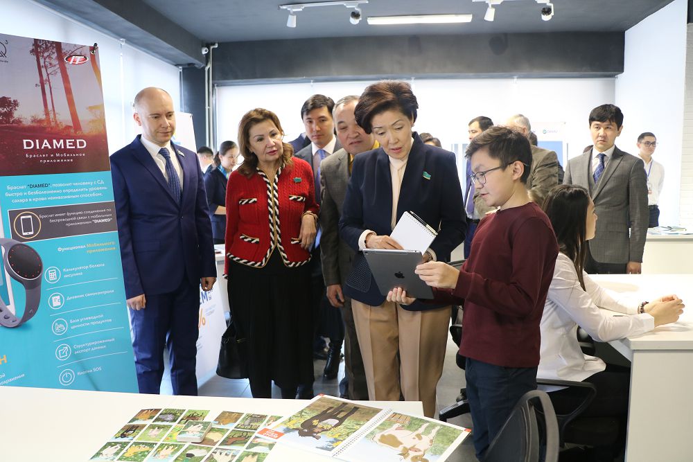 Мәжіліс депутаттары жастар өкілдерімен жүздесті