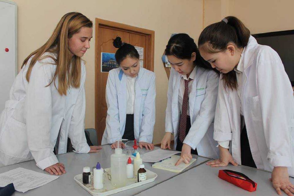 Мектеп мұғалімі – Массачусетс магистранттары