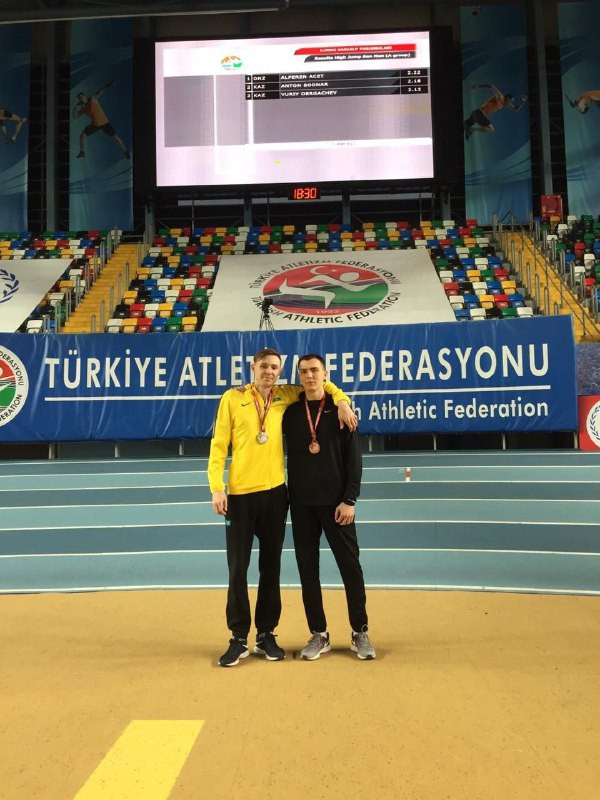Антон Боднар мен Юрий Дергачев жеңіл атлетикадан халықаралық турнирде жүлде алды