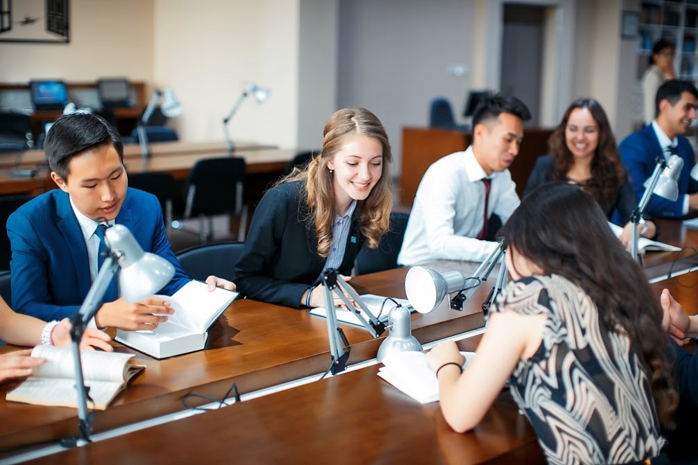 Заң университеті жас ғалымдарға гранттар бөлді