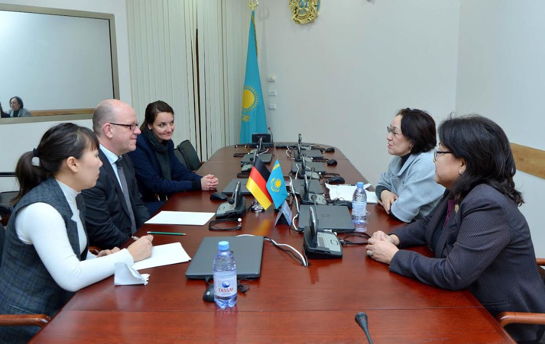 Сенатор С.Айтпаева Германиядан келген делегациямен кездесті