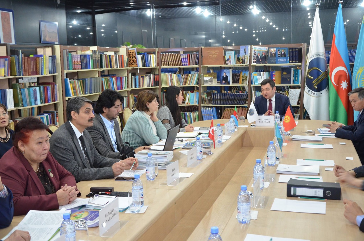 «Түркі әлемі географиясы» оқулығы жобасы талқыланды