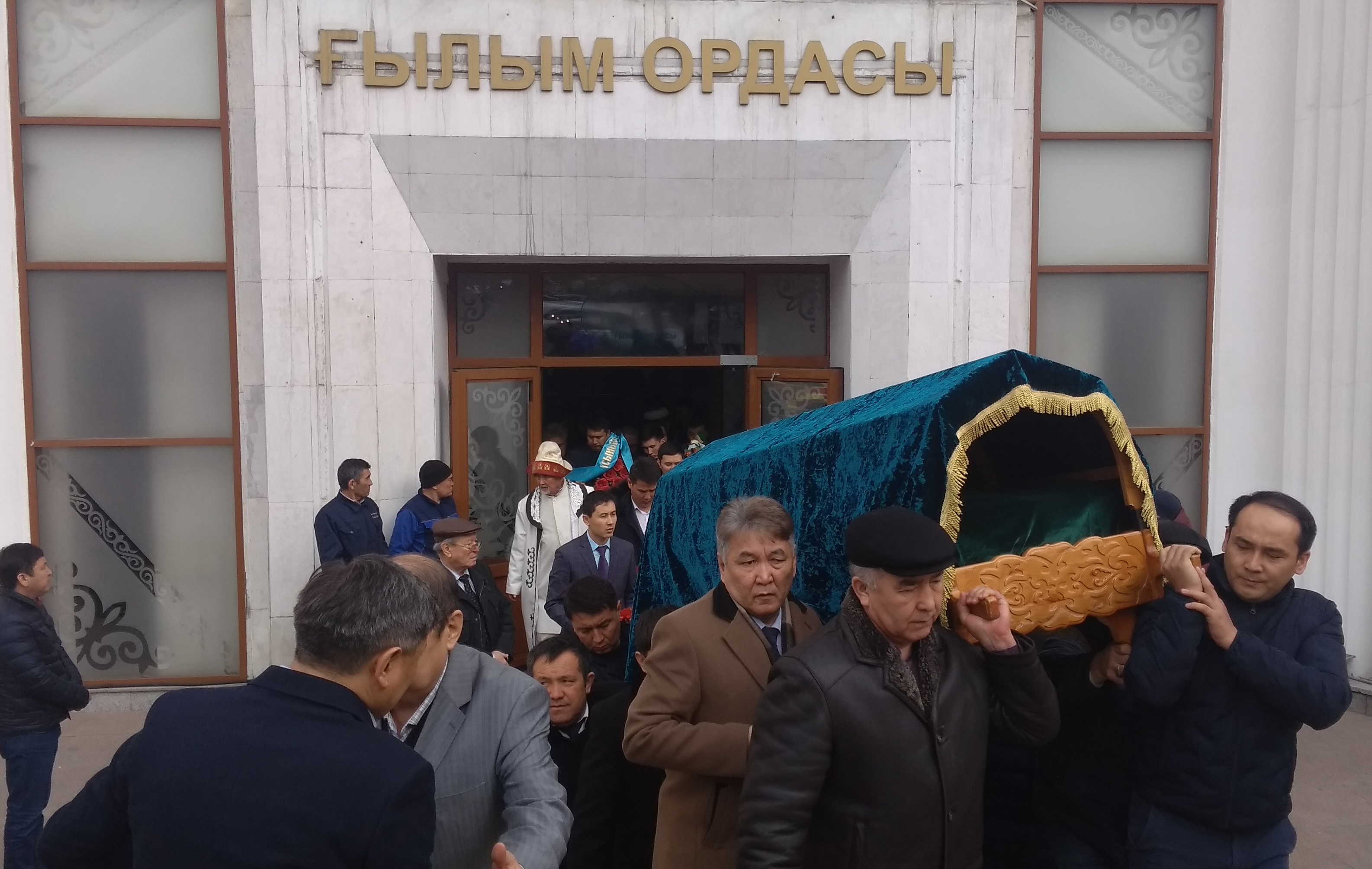 Ғылымдағы ұлт бәйтерегімен қоштасты