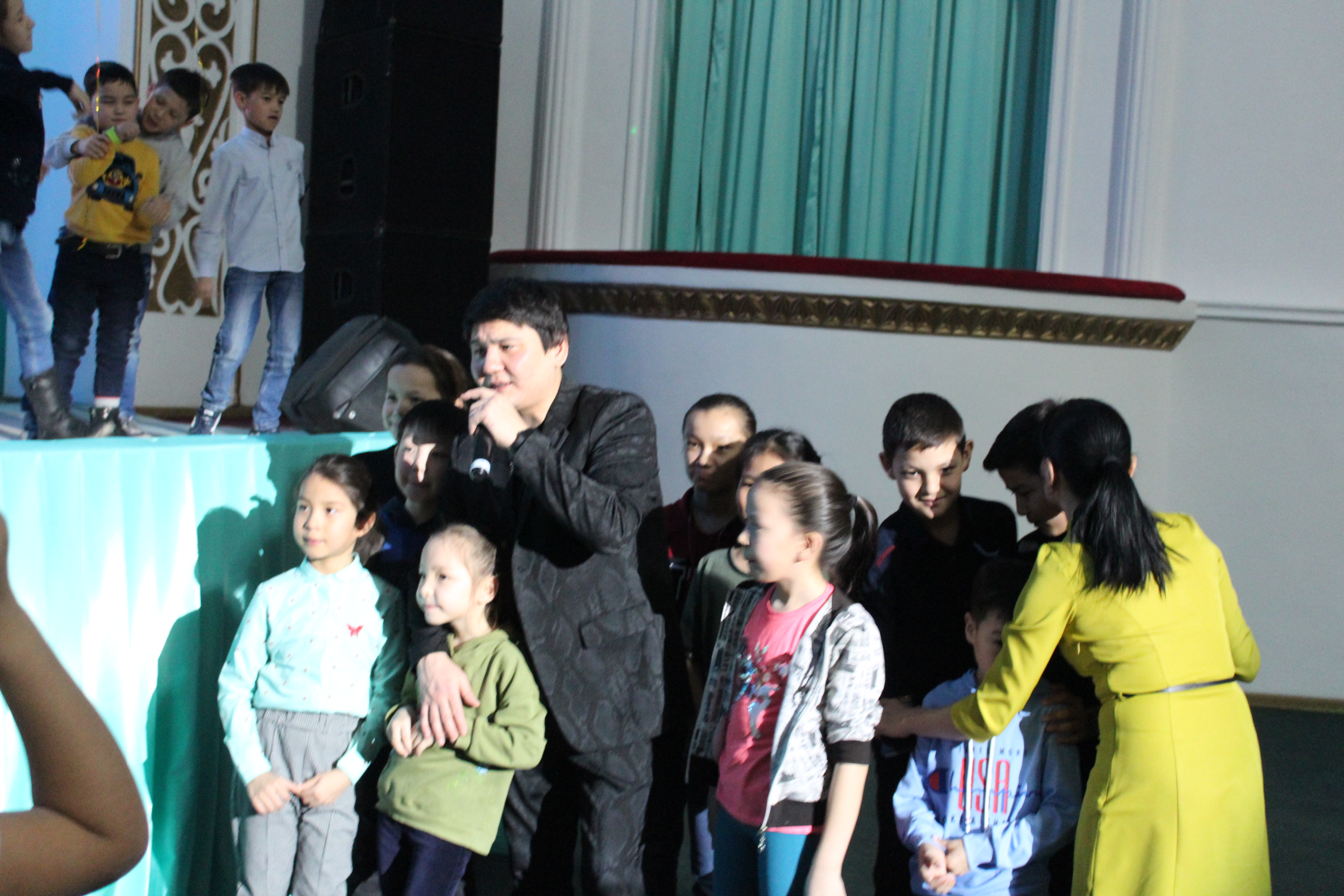 Сыр елінің тәртіп сақшылары бүлдіршіндерді қуантты