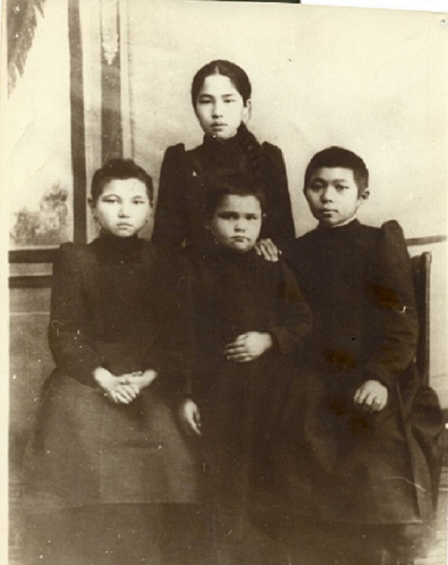 Қостанай екі сыныптық орыс-қазақ училищесінің оқушылары