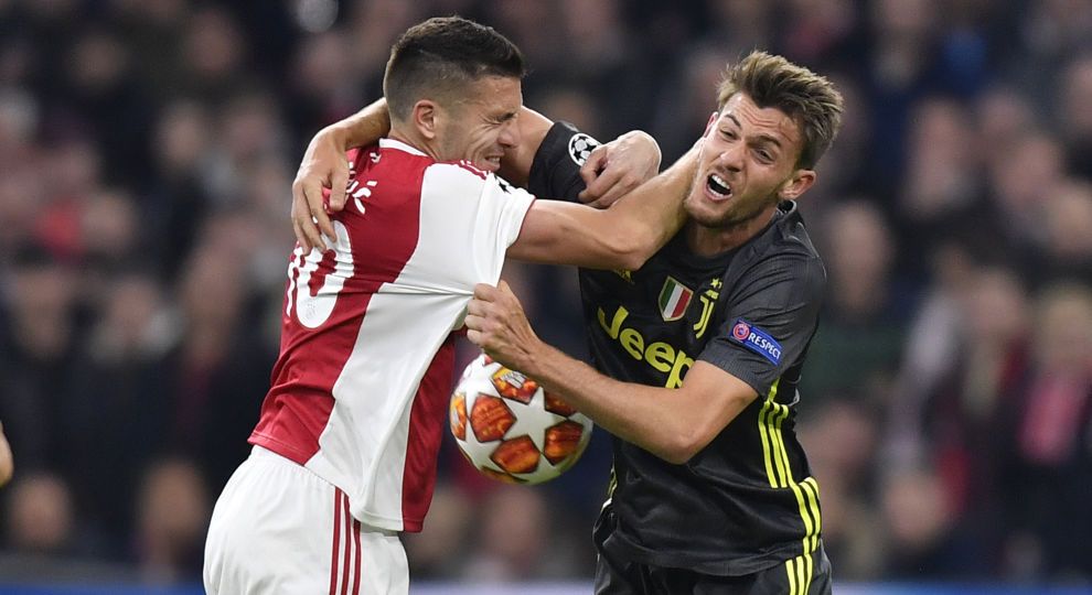 Футбол: Ширек финалдың алғашқы матчтары аяқталды