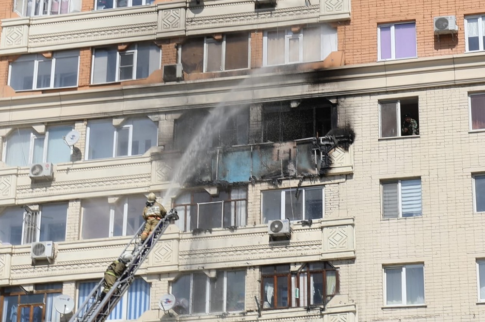 Облыс әкімі Ақтөбеде көп қабатты үйден шыққан өртке қатысты шұғыл жиын өткізді