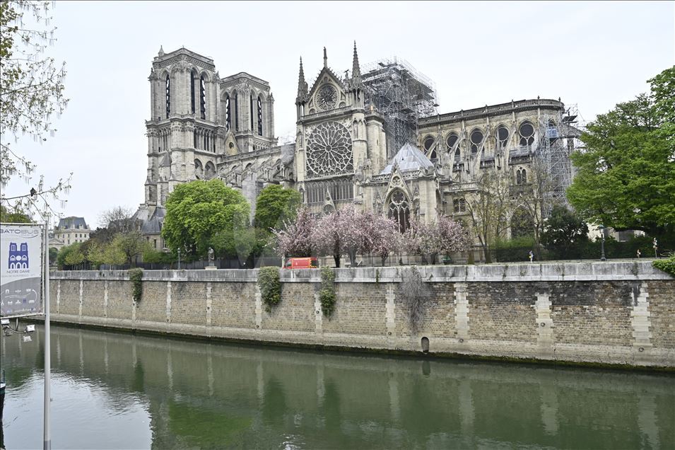 Өрттен кейінгі «Нотр Дам» шіркеуі