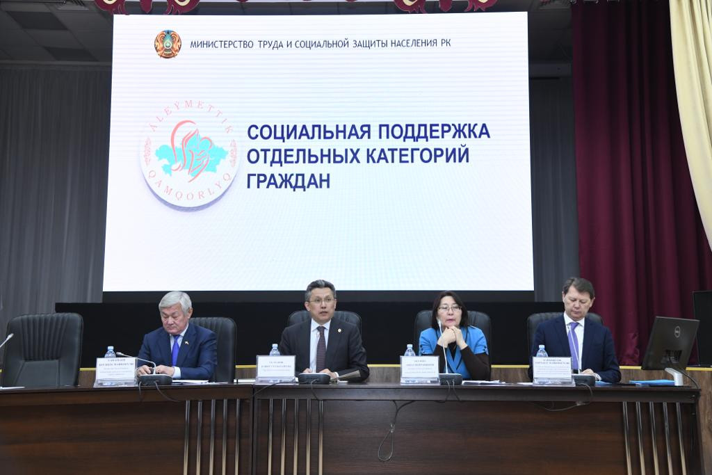 Бақыт Сұлтанов Алматы ауданының көпбалалы аналарымен кездесті