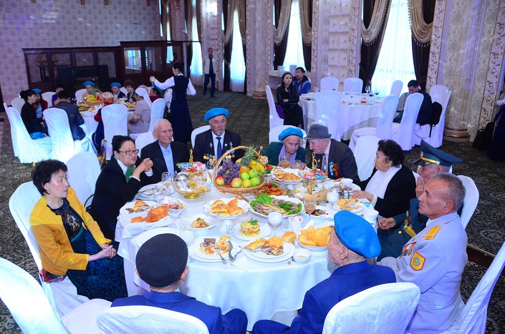 Шымкентте Ұлы Отан соғысы және тыл ардагерлеріне құрмет көрсетілді