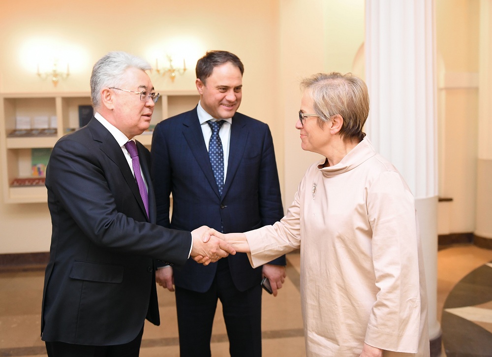 Бейбіт Атамқұлов Ингибьёрг Сольрун Гисладоттирмен кездесу өткізді