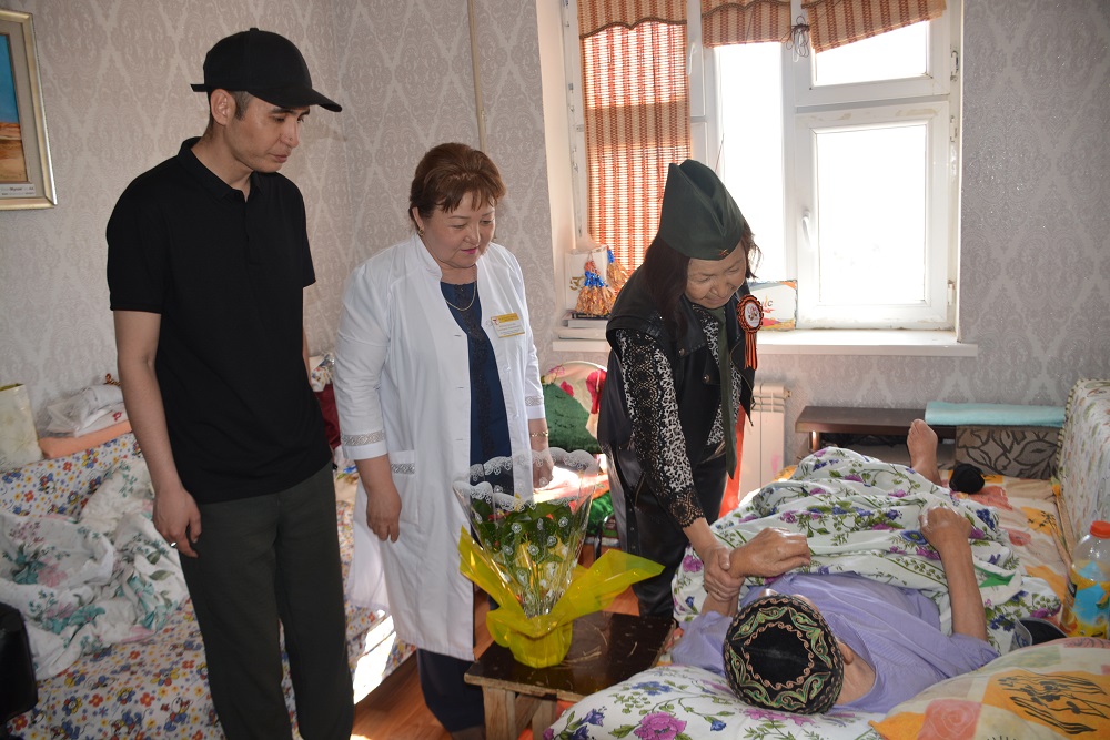 ҚХА жаңаөзендік жалғыз ардагерді құттықтады