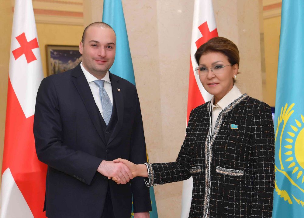 Форумды қолдағаны үшін алғыс білдірді