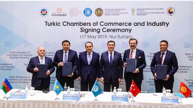 А. Мамин жаңа Түркі Сауда-өнеркәсіптік палатасының жарғысына қол қою рәсіміне қатысты