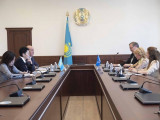 Халықаралық байқаушылармен кездесті