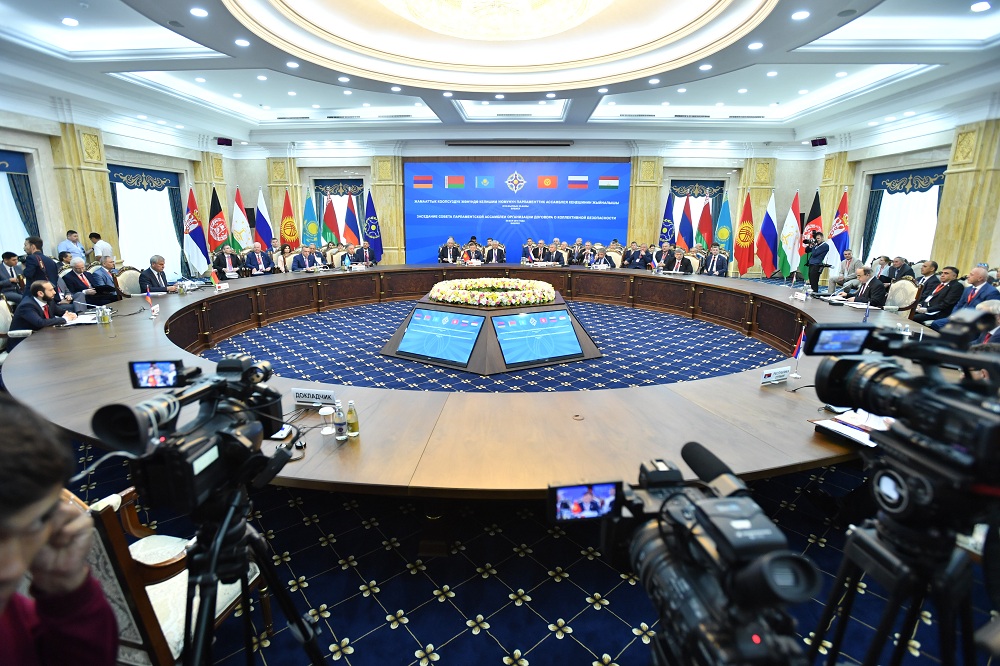 Сергей Громов Ұжымдық қауіпсіздік туралы шарт ұйымы Парламенттік Ассамблеясы Кеңесінің отырысына қатысты