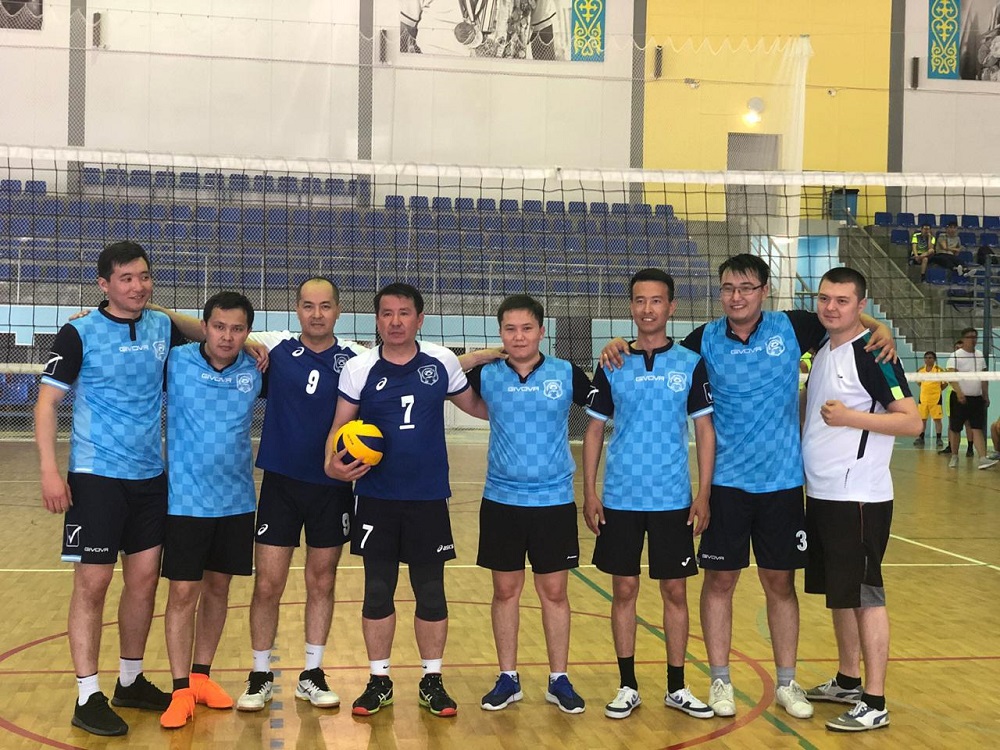 Маңғыстауда мемлекеттік қызметкерлер арасында волейболдан жарыс өтті