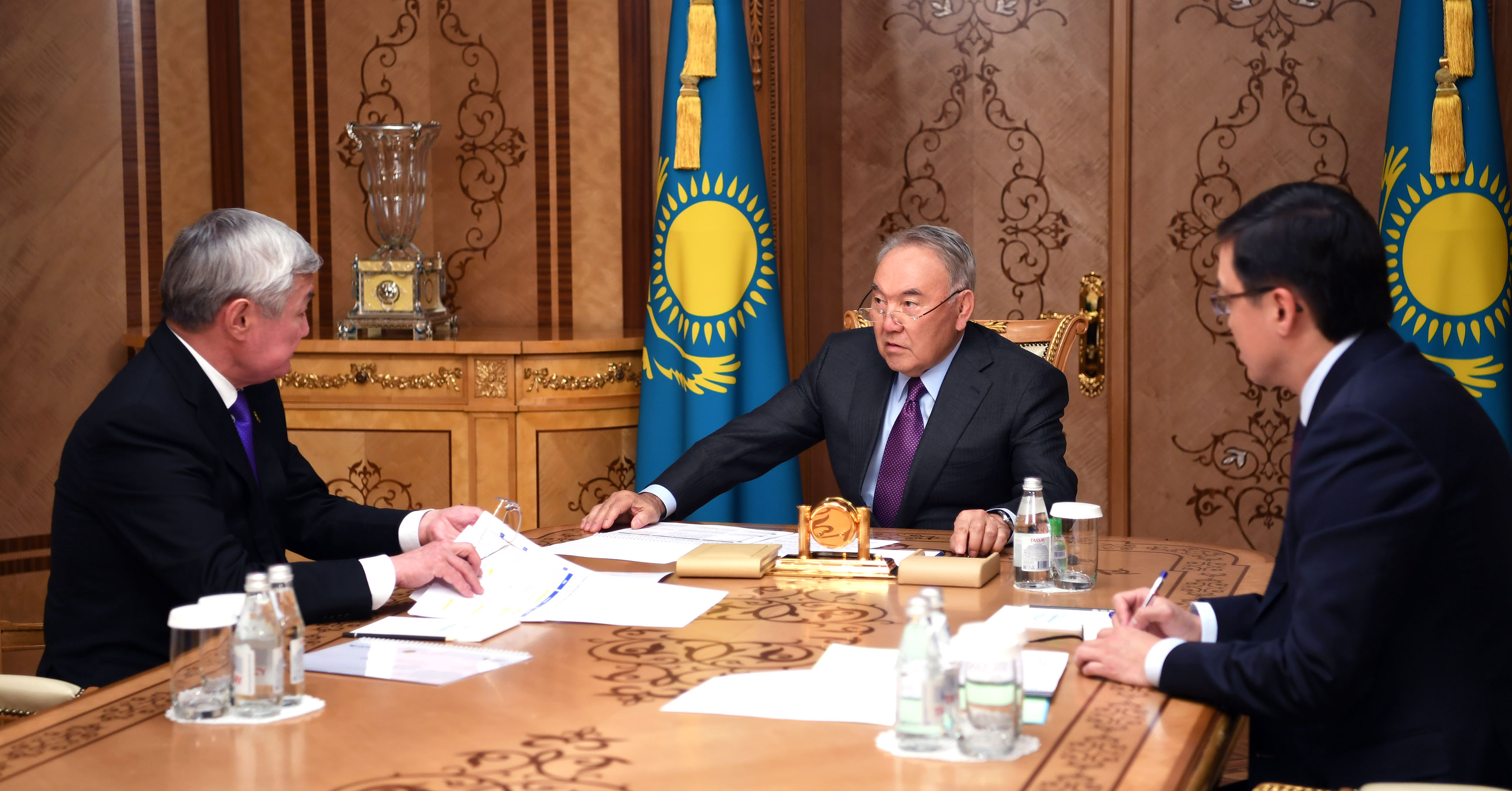 Нұрсұлтан Назарбаев Еңбек және халықты әлеуметтік қорғау министрі Бердібек Сапарбаевты қабылдады