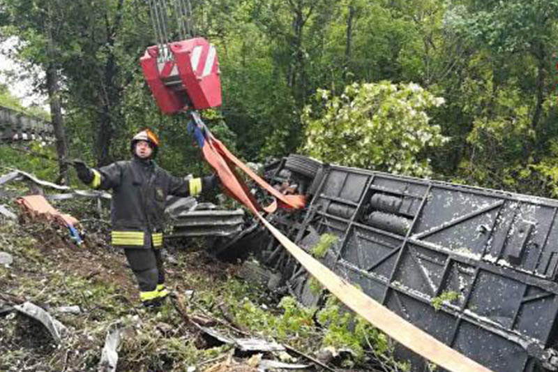 Италияда аударылған автобуста 9 қазақстандық болған