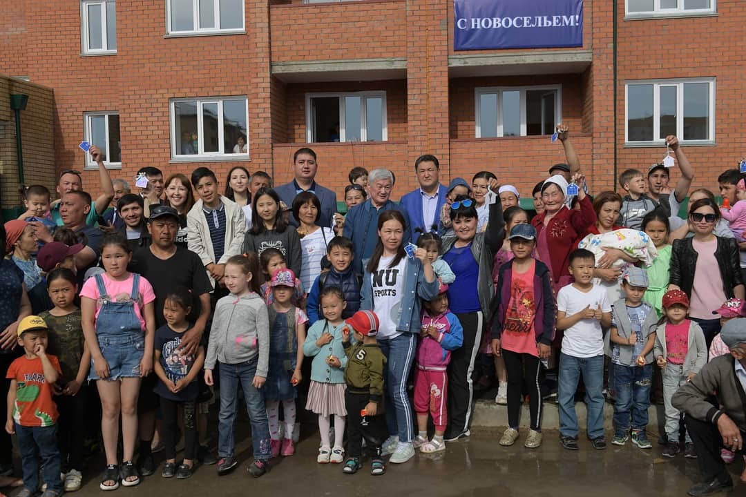 Көп балалы отбасыларға пәтер берілді