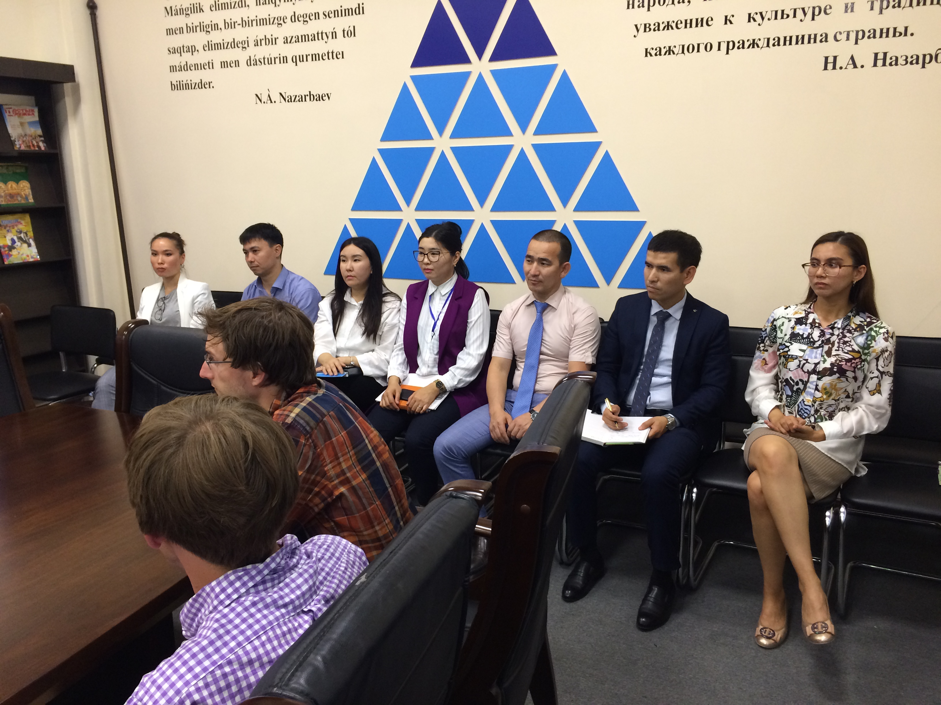 Шетел сарапшыларымен бейресми кездесу өтті