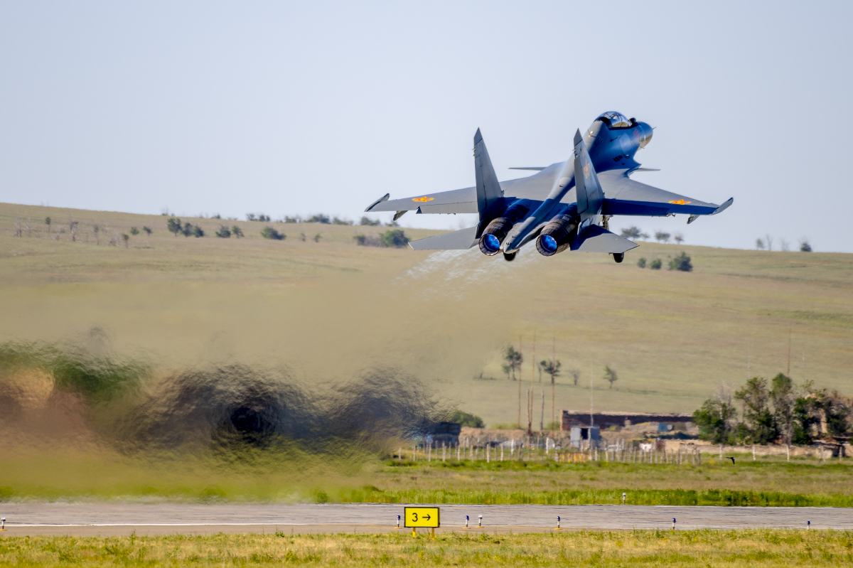 Бейбіт күннің сақшылары. Талдықорған әуе базасынан фоторепортаж