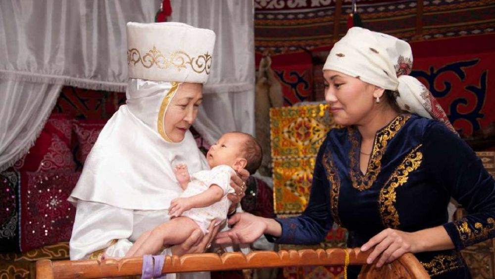 Ене мен келін етене жақын болса