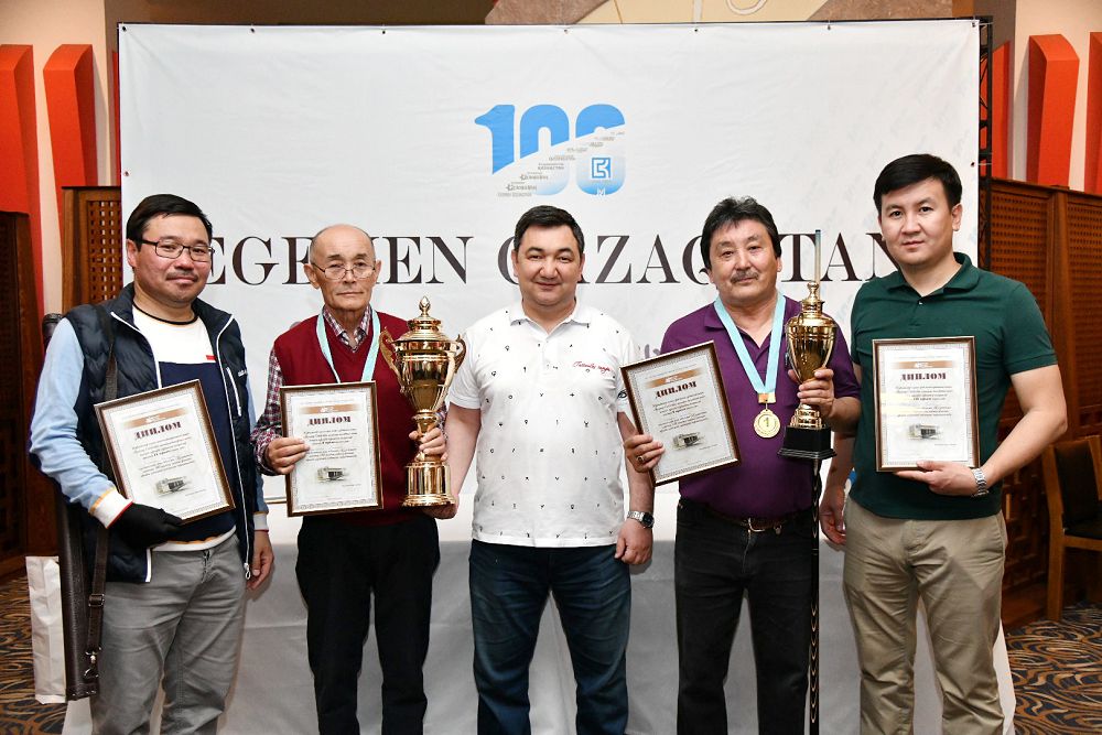 Қаламгерлер арасындағы турнир