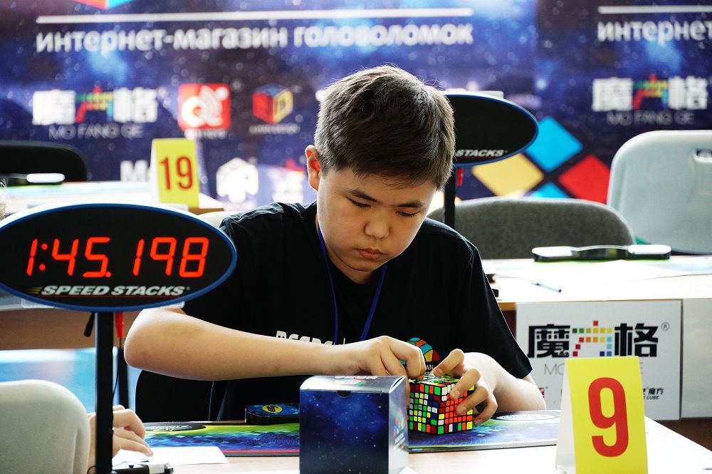 Текшені тез құрастырып жарысты