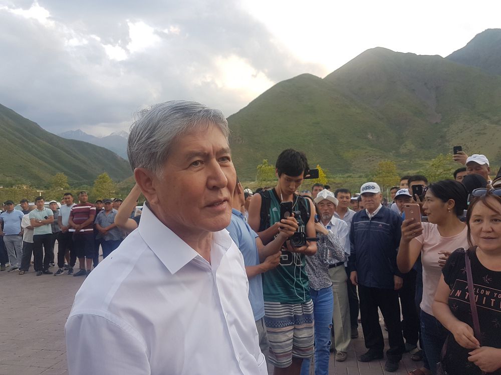 Атамбаевты мәртебесінен айырды