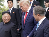 Дональд Трамп Солтүстік Корея шекарасын аттады