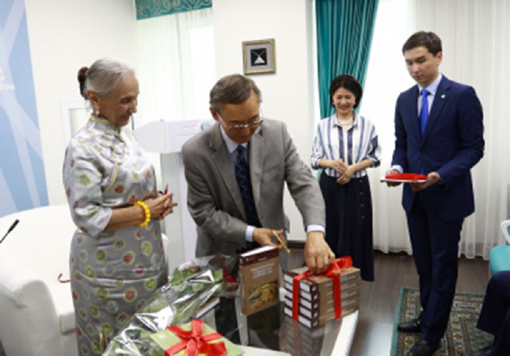 Қос кітап жарық көрді