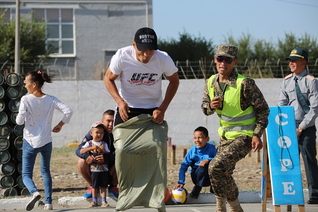 Батыс әскери қызметшілері арасында Елорда күніне спорттық сайыстар өтуде