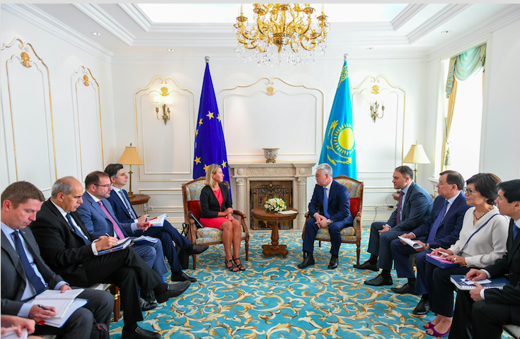 ЕО-ның Сыртқы істер және қауіпсіздік саясаты жөніндегі Жоғарғы өкіліне Қазақстанның жоғары марапаты табыс етілді